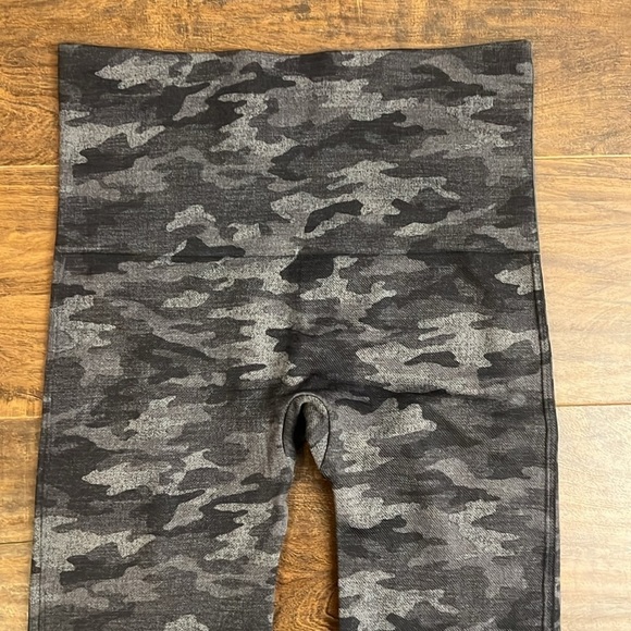 SPANX Camo Leggings, Sz. M. - Picture 3 of 7